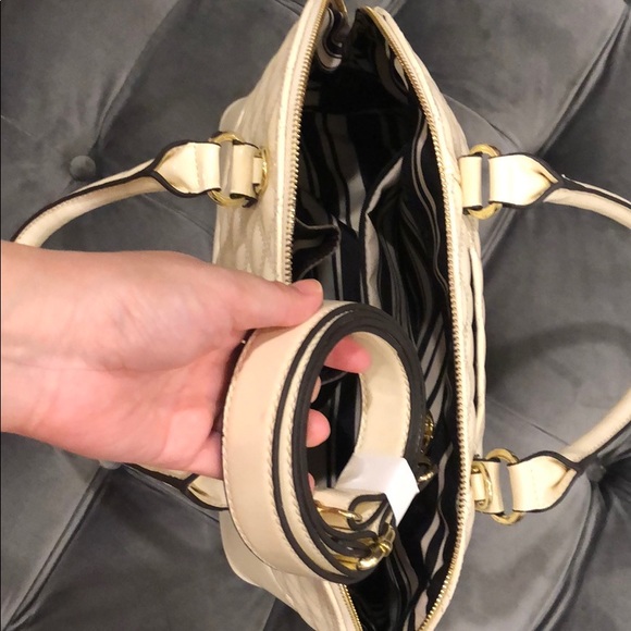 Anne Klein Shell-shape Handbag - Picture 3 of 4